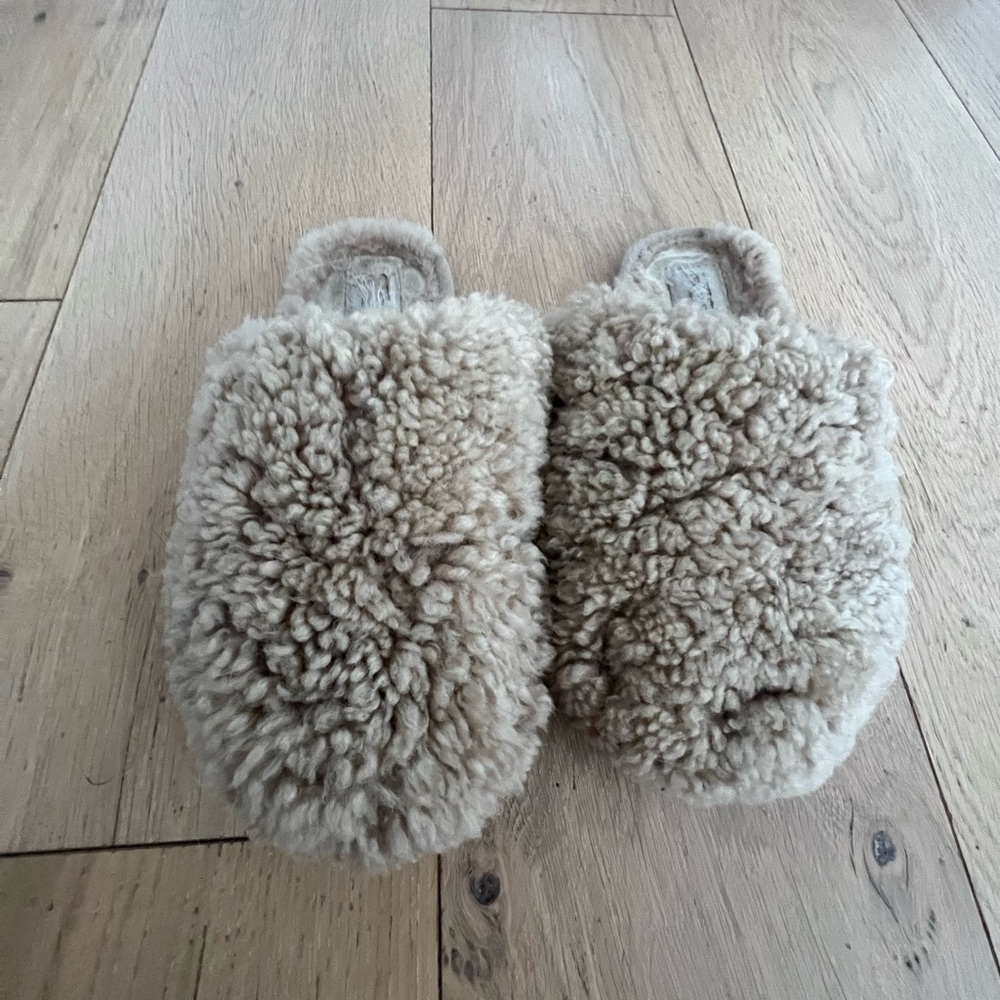 Ugg maxi curly slippers